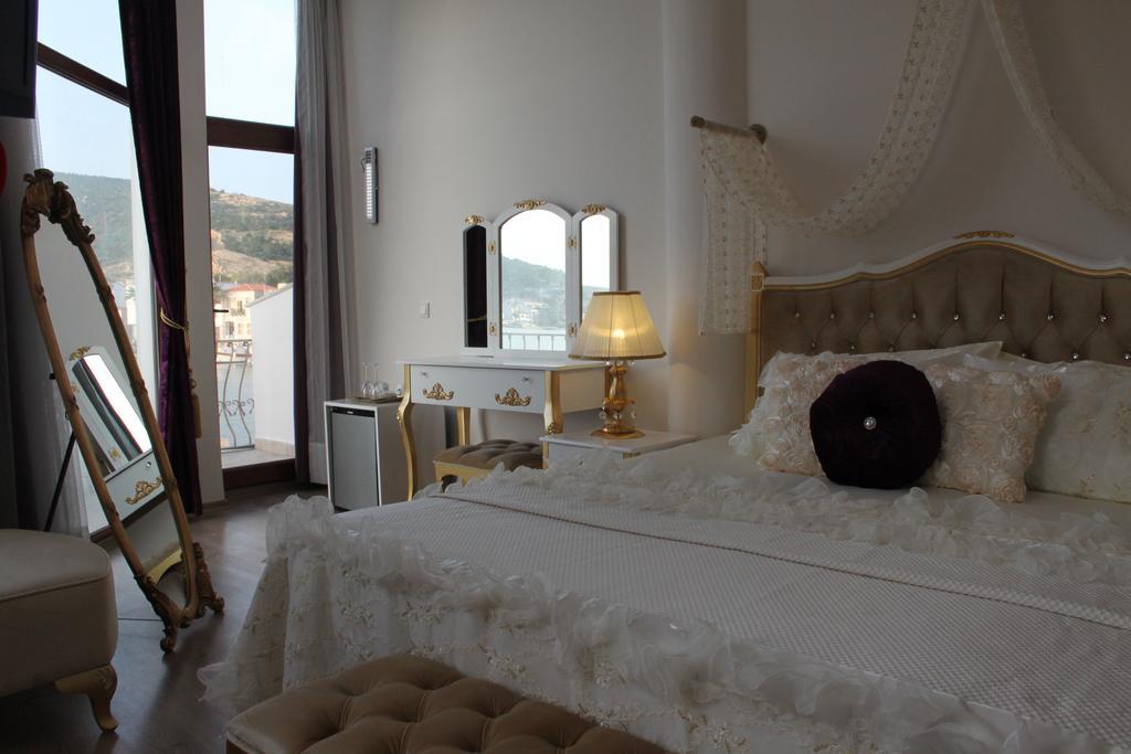 Huri & Nuri Hotel (Adults Only) Foca Exterior photo
